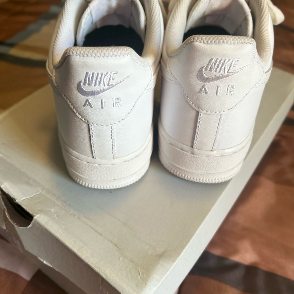 Nike Air Force 1 '07 in White and Gray - Picture 4 of 4